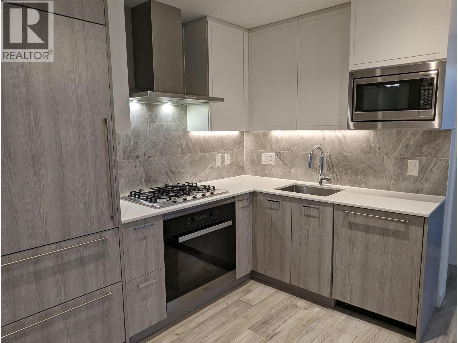 Photo 9 of 603 2288 Alpha Avenue, Burnaby BC