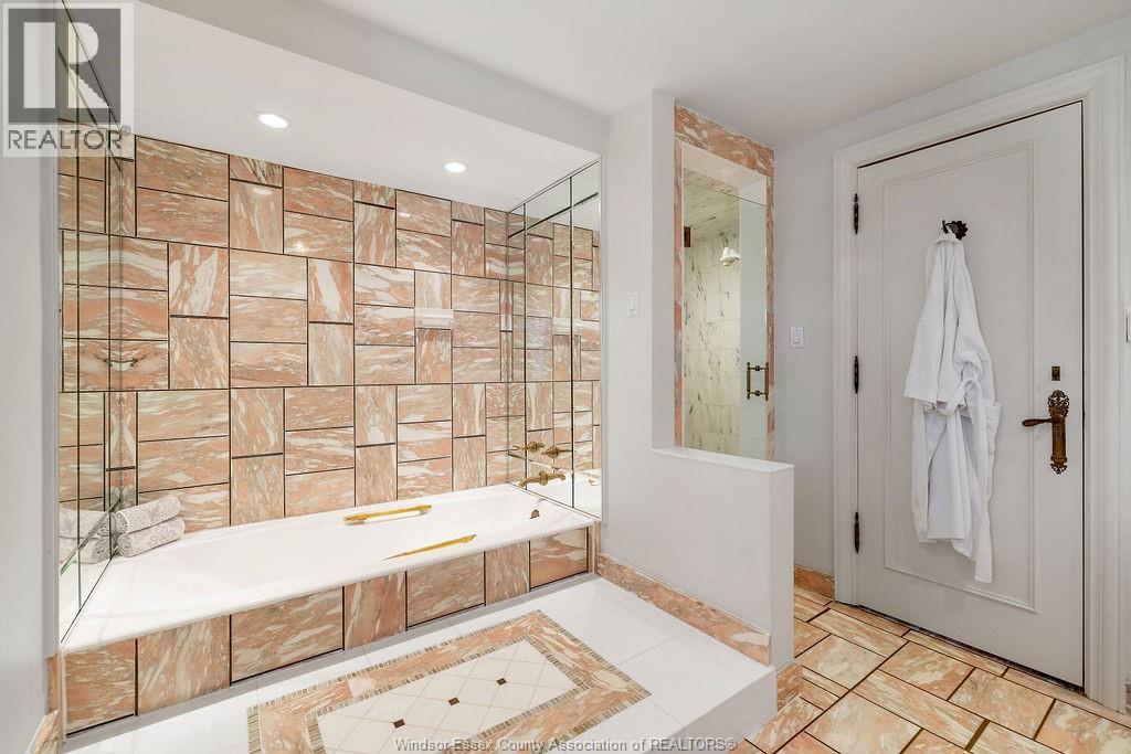 Photo 32 of 1255 Tanglewood Court, Lasalle ON