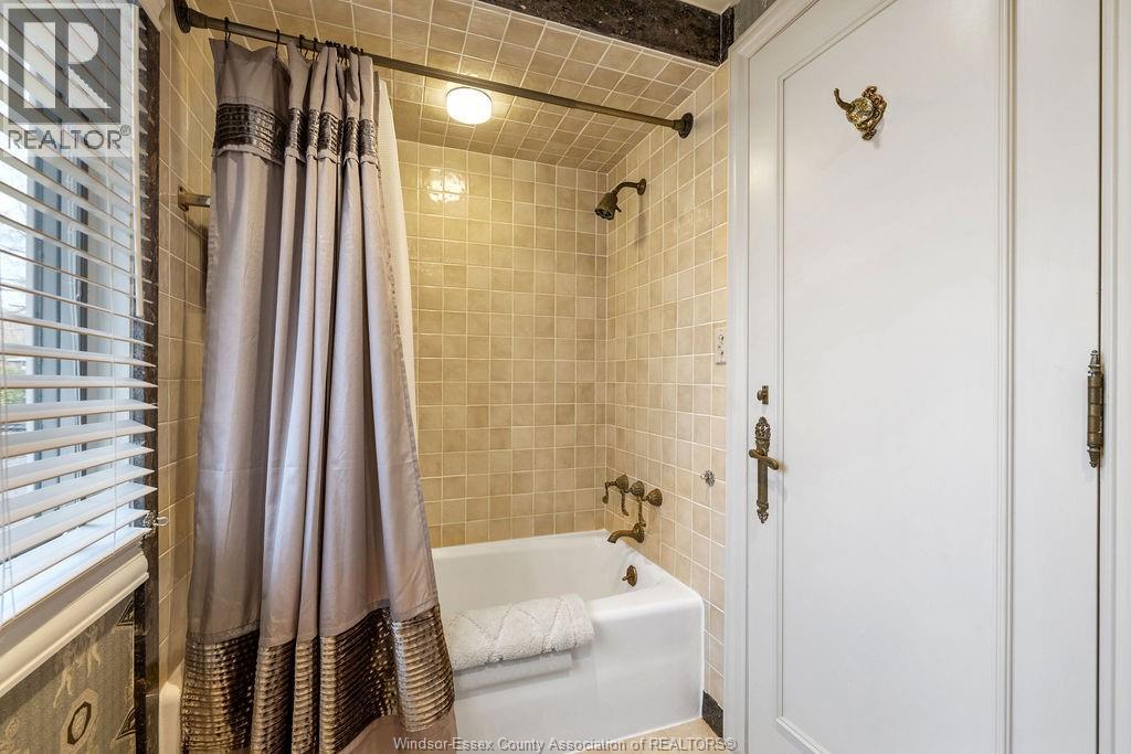 Photo 41 of 1255 Tanglewood Court, Lasalle ON