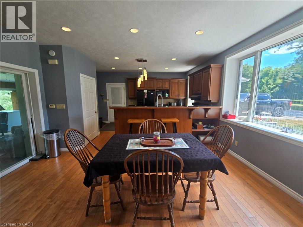 Photo 8 of 2081 John Street, Howick ON