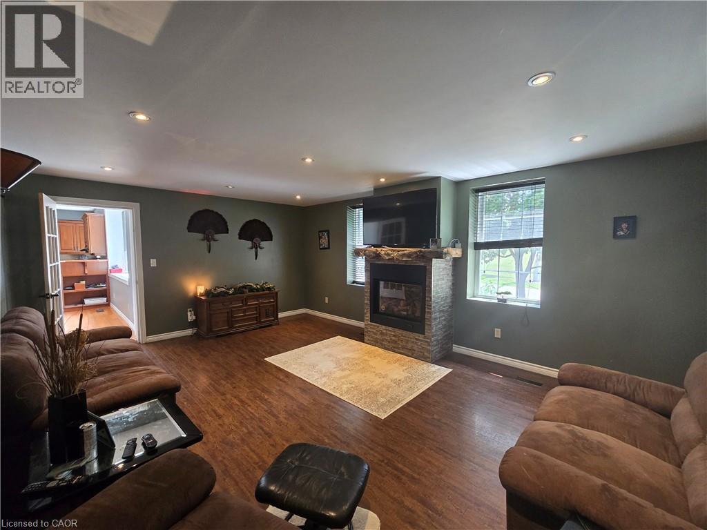 Photo 6 of 2081 John Street, Howick ON