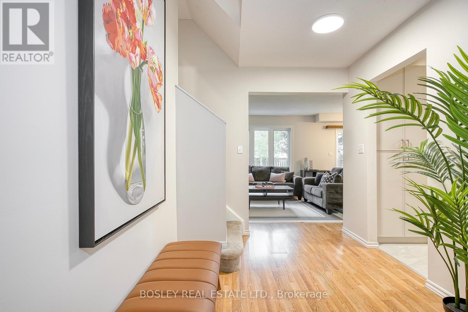 Photo 1 of 2104 White Dove Circle, Oakville ON