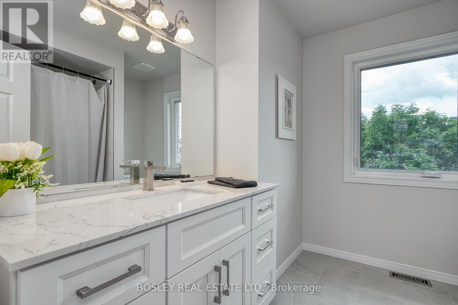 Photo 23 of 2104 White Dove Circle, Oakville ON