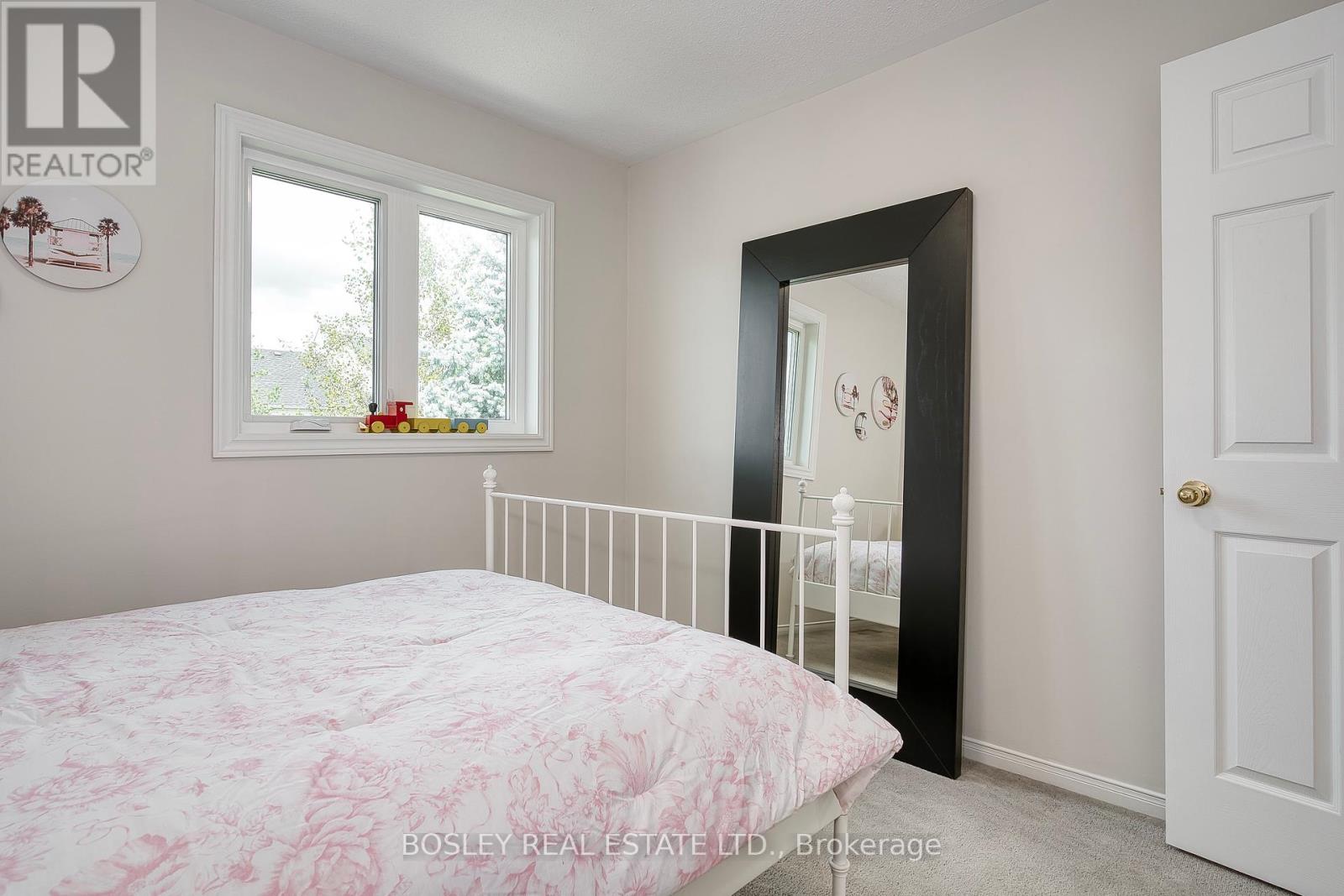 Photo 29 of 2104 White Dove Circle, Oakville ON