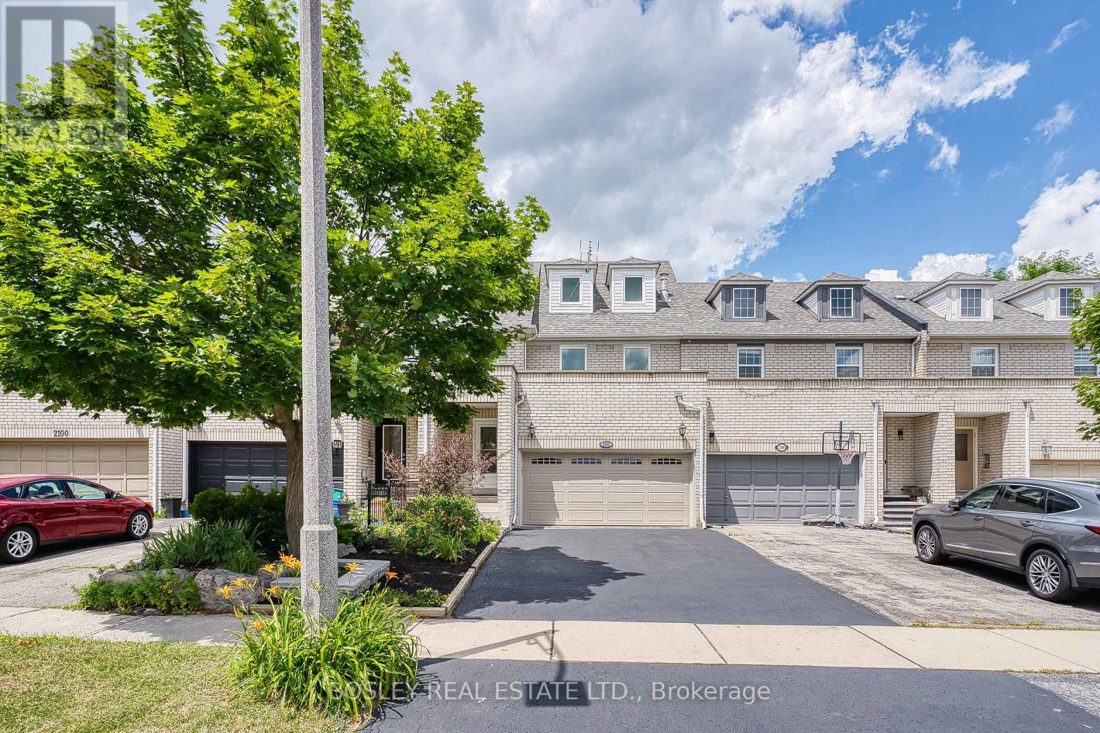 Photo 4 of 2104 White Dove Circle, Oakville ON