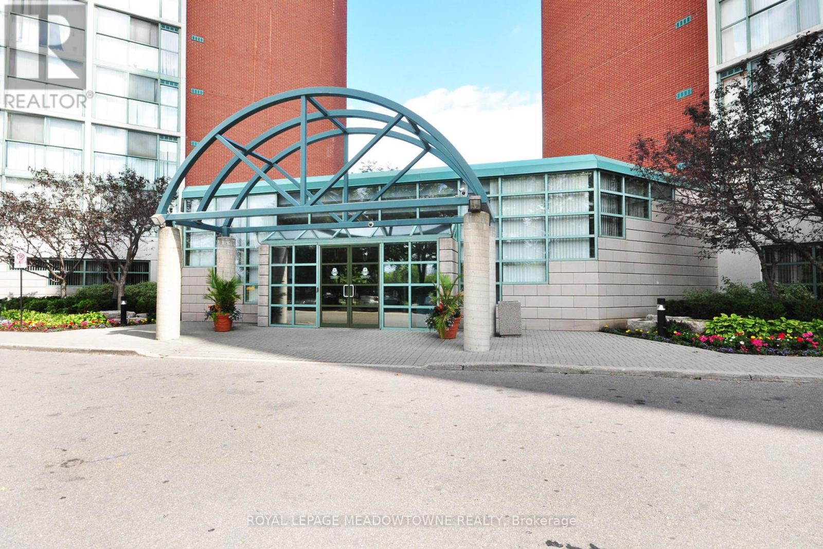 Photo 2 of 2106 4205 Shipp Drive, Mississauga ON