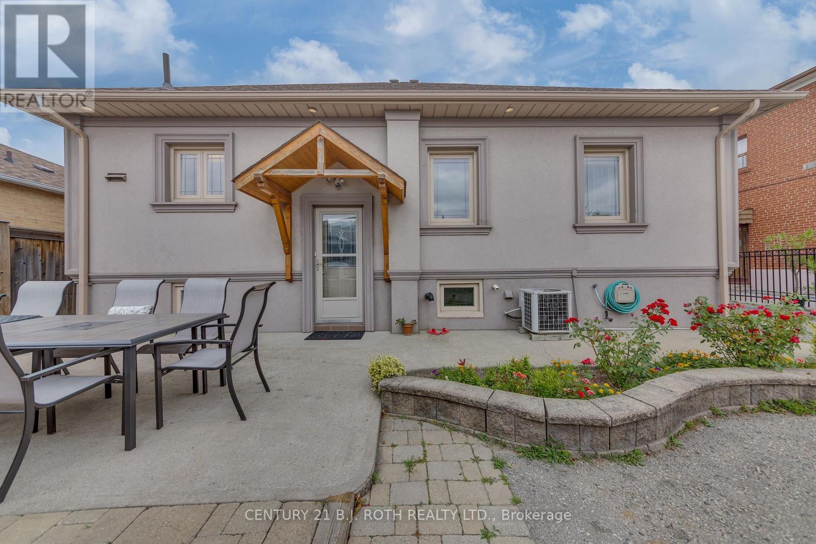Photo 10 of 193 Epsom Downs Drive, Toronto ON