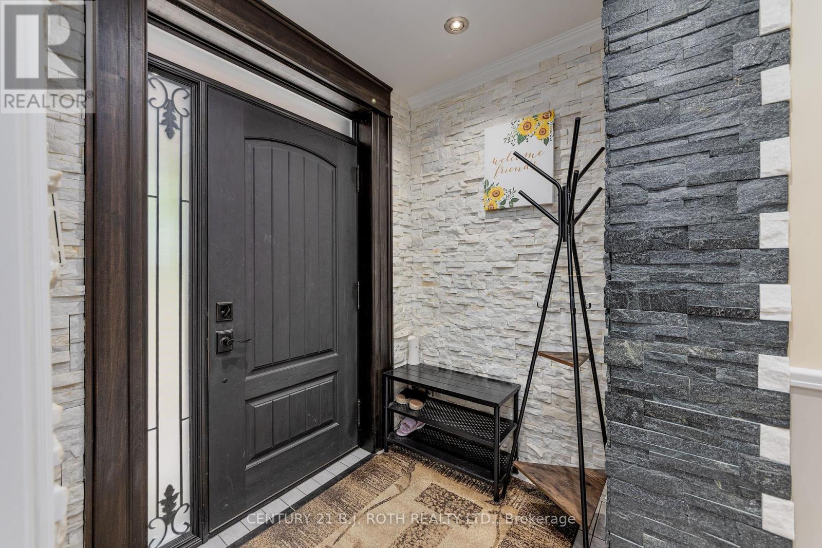 Photo 16 of 193 Epsom Downs Drive, Toronto ON