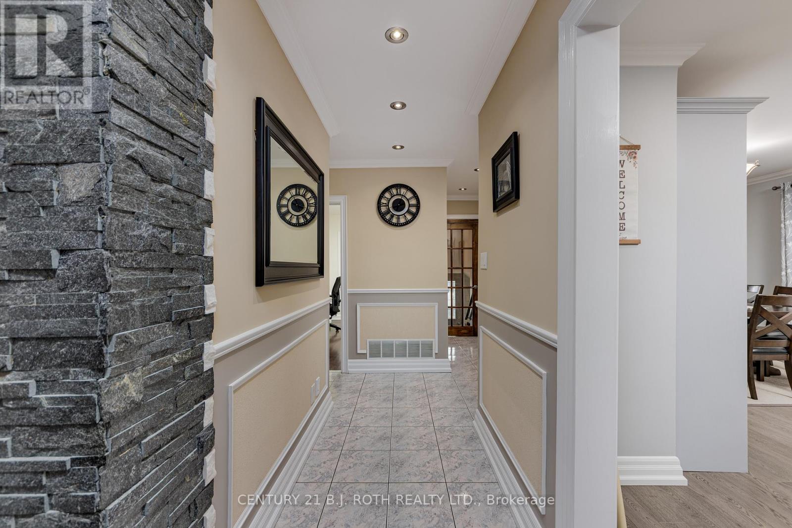 Photo 17 of 193 Epsom Downs Drive, Toronto ON