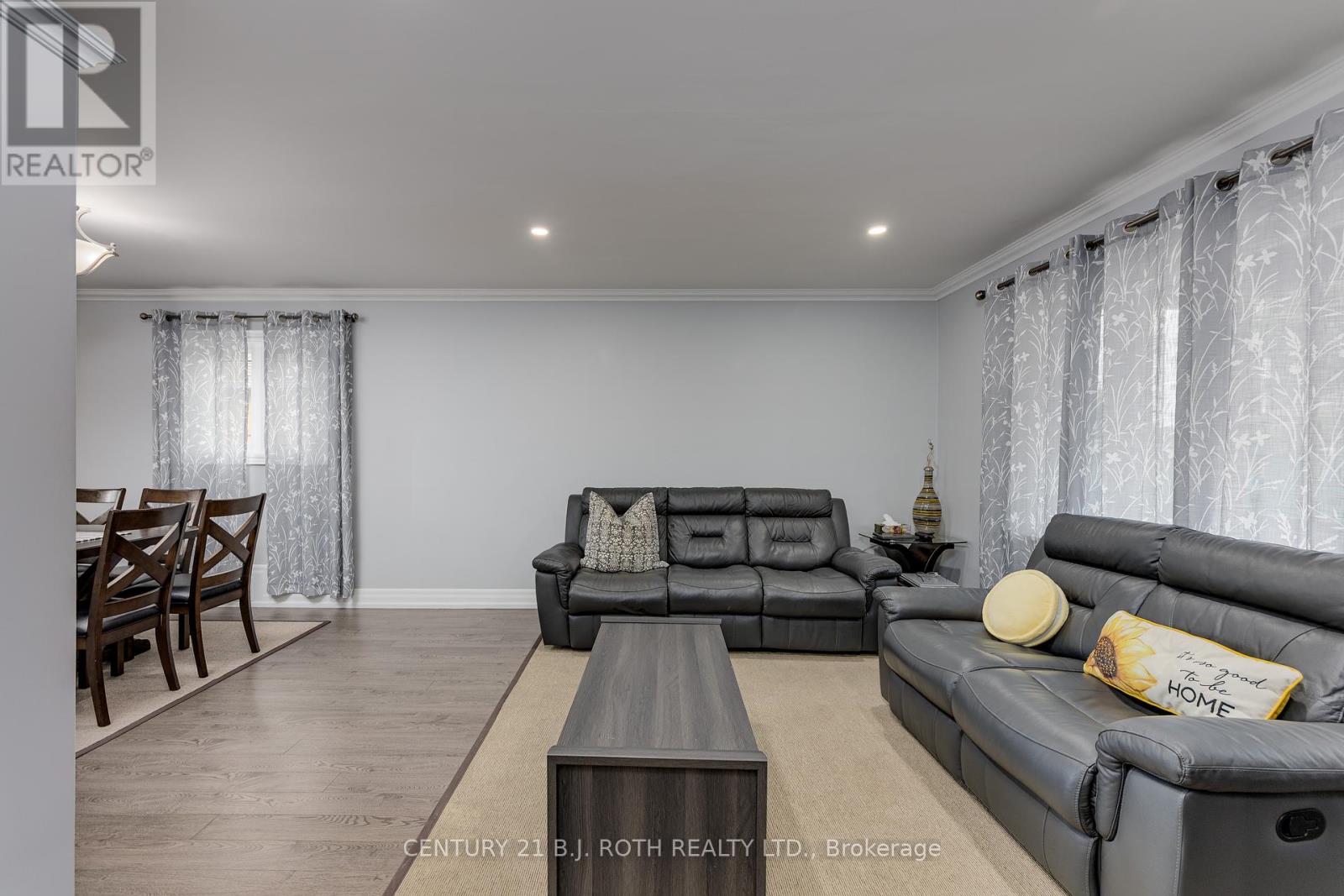 Photo 18 of 193 Epsom Downs Drive, Toronto ON