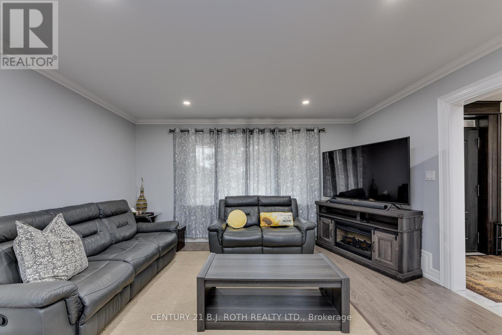 Photo 19 of 193 Epsom Downs Drive, Toronto ON