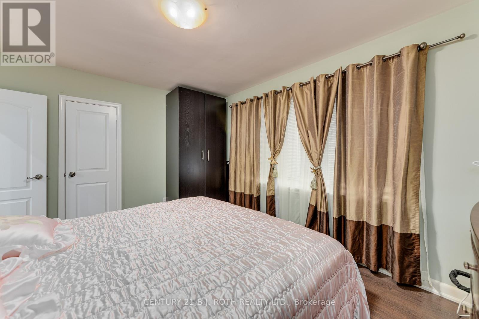 Photo 25 of 193 Epsom Downs Drive, Toronto ON