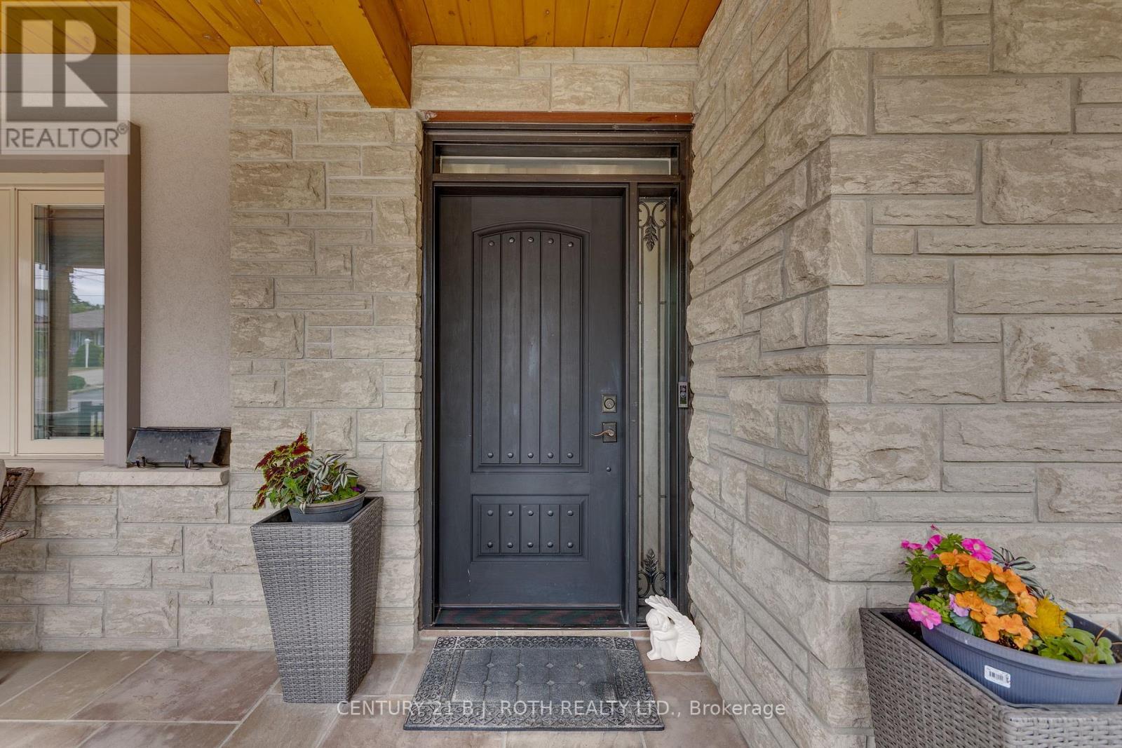 Photo 3 of 193 Epsom Downs Drive, Toronto ON