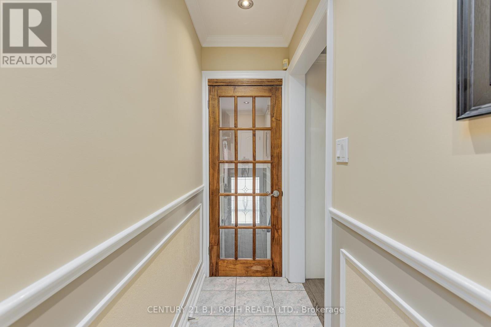 Photo 31 of 193 Epsom Downs Drive, Toronto ON