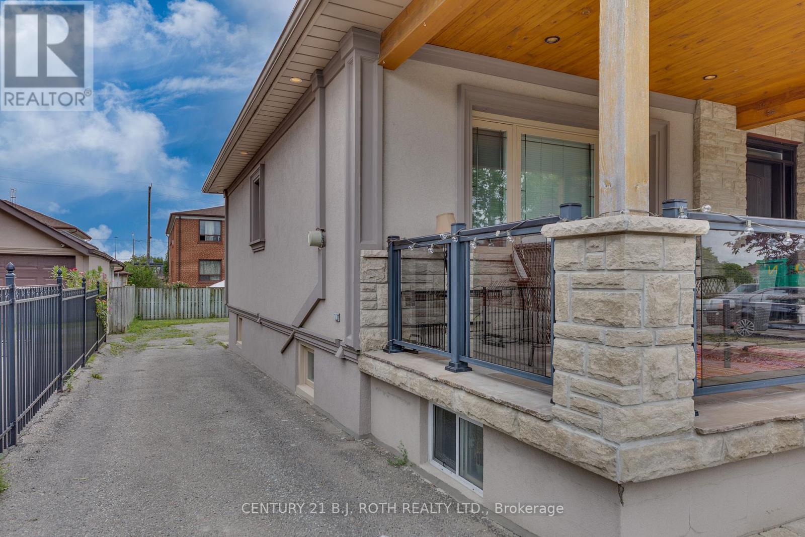 Photo 5 of 193 Epsom Downs Drive, Toronto ON