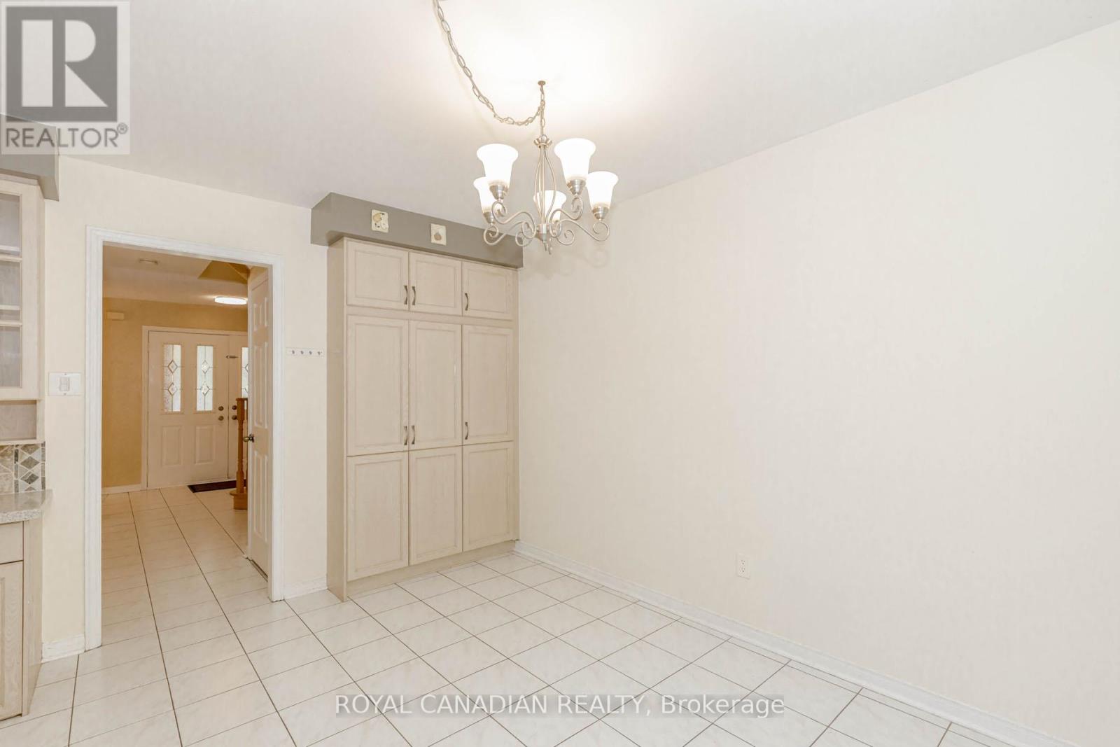 Photo 12 of 3940 Hazelridge Drive, Mississauga ON