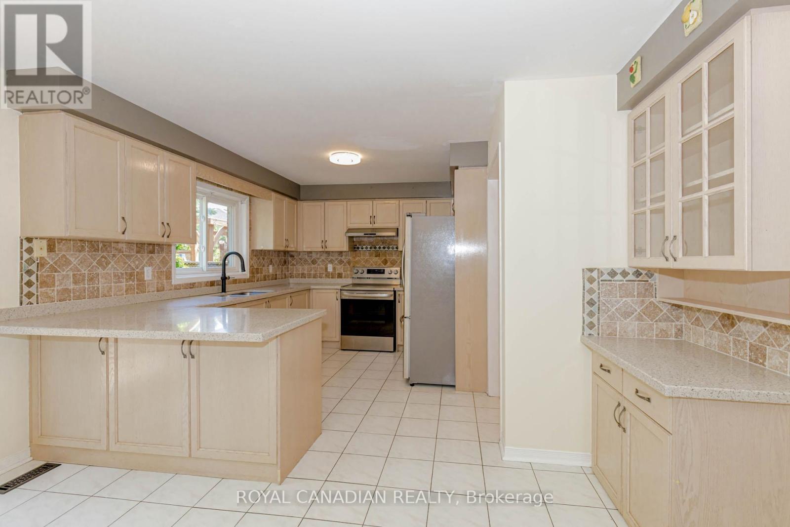 Photo 13 of 3940 Hazelridge Drive, Mississauga ON