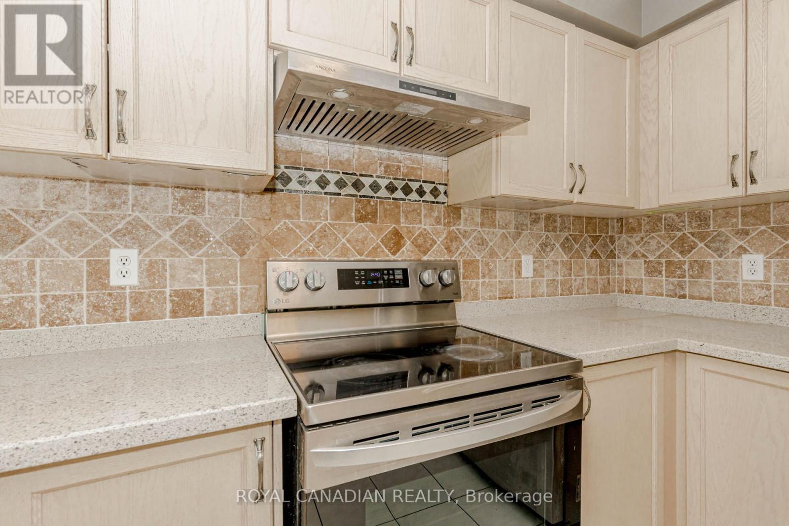 Photo 16 of 3940 Hazelridge Drive, Mississauga ON