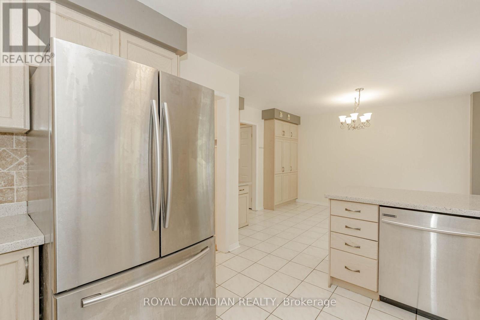 Photo 17 of 3940 Hazelridge Drive, Mississauga ON