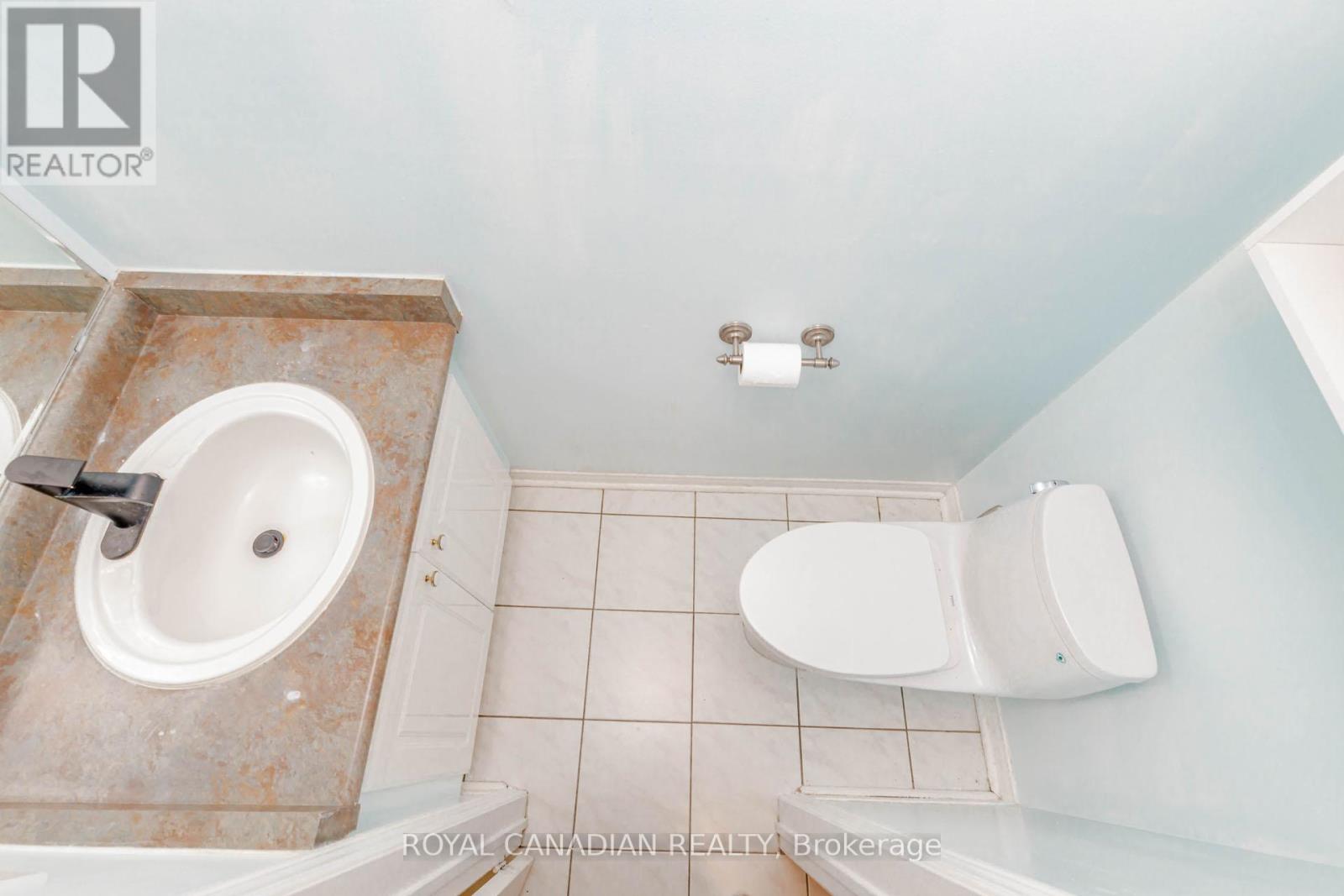 Photo 23 of 3940 Hazelridge Drive, Mississauga ON