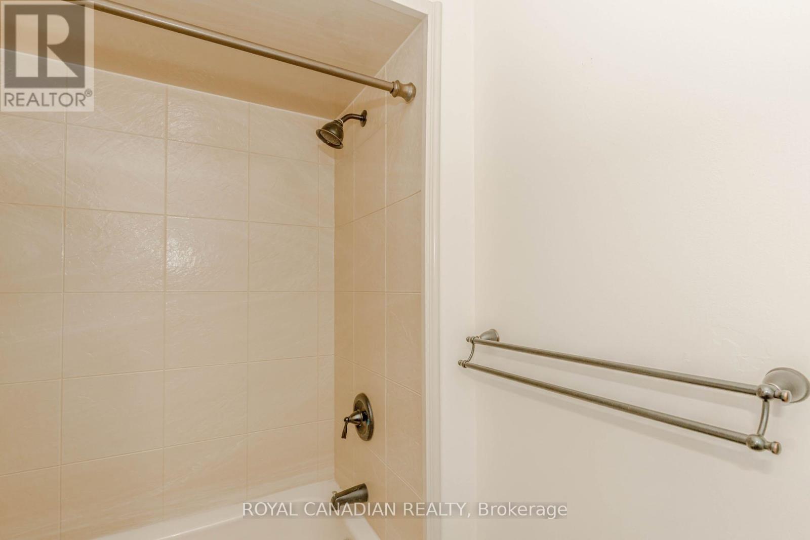 Photo 29 of 3940 Hazelridge Drive, Mississauga ON