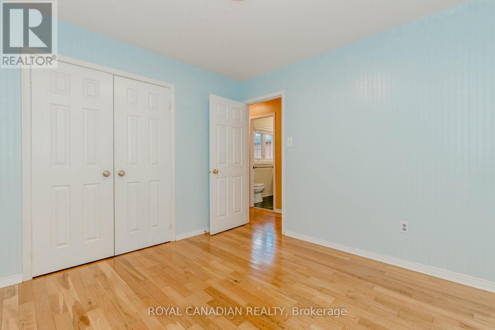 Photo 32 of 3940 Hazelridge Drive, Mississauga ON