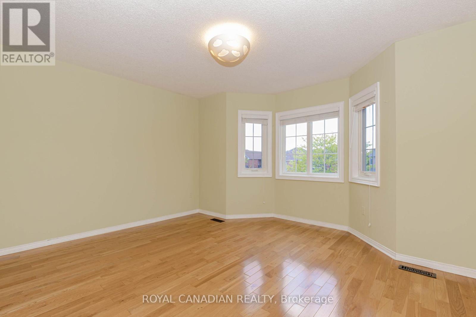 Photo 36 of 3940 Hazelridge Drive, Mississauga ON