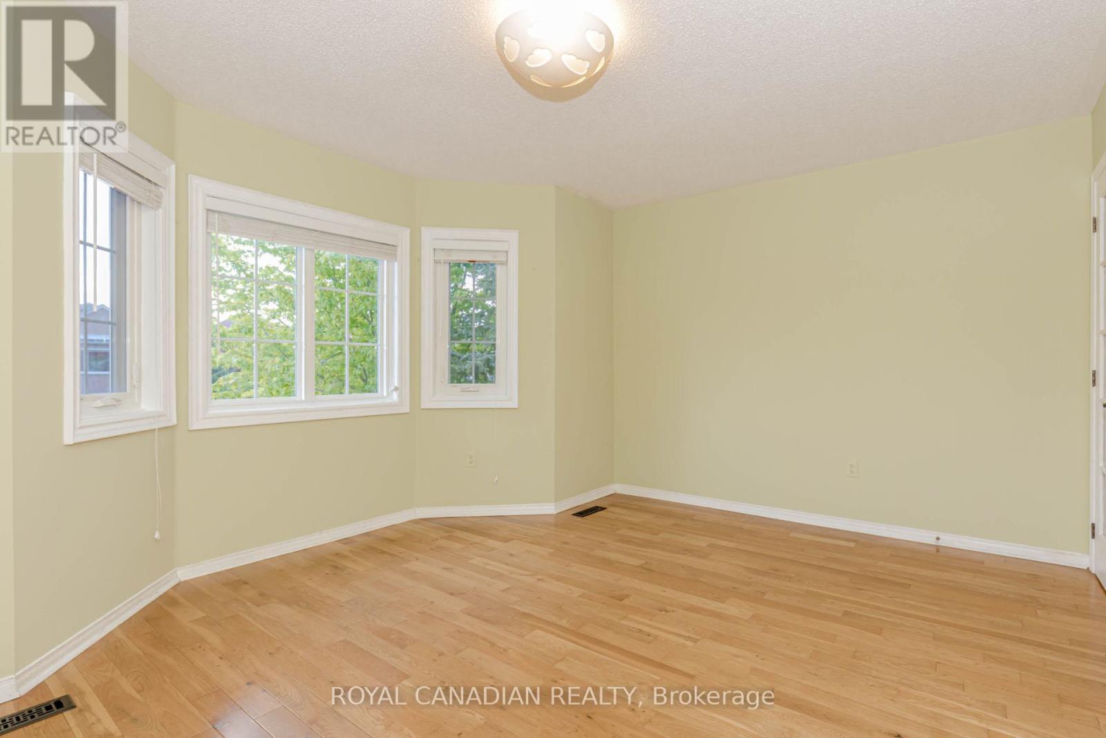 Photo 39 of 3940 Hazelridge Drive, Mississauga ON