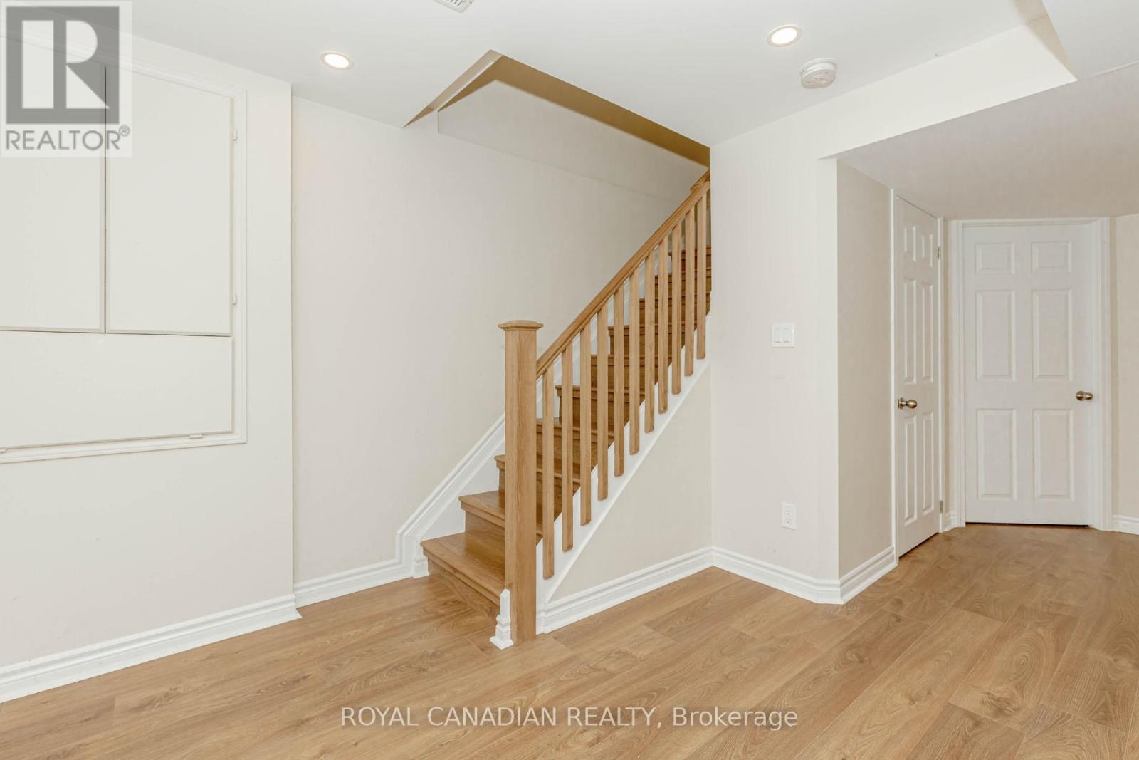 Photo 40 of 3940 Hazelridge Drive, Mississauga ON