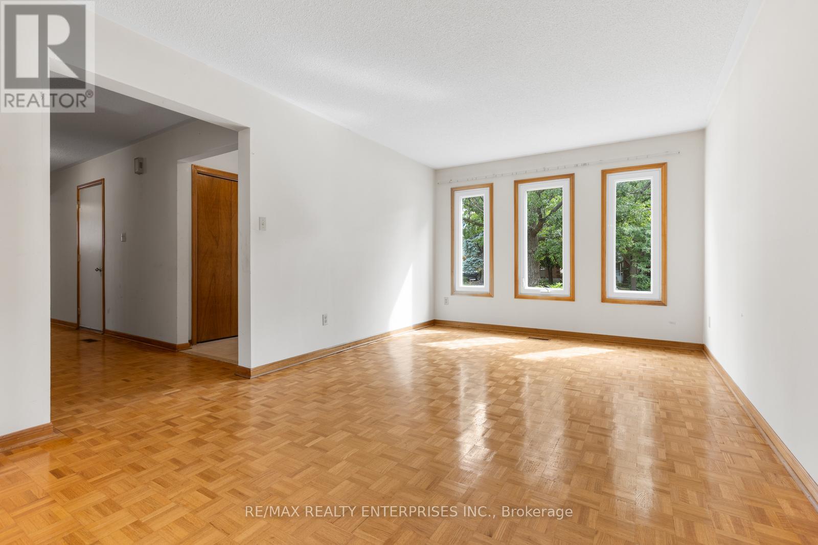 Photo 11 of 2941 Caradoc Lane, Oakville ON