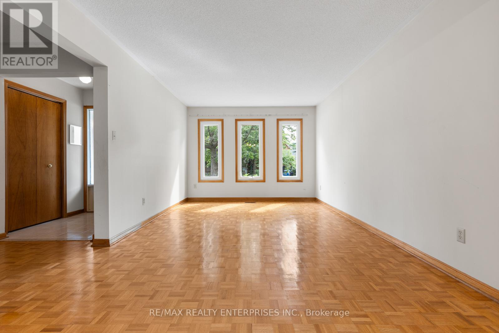 Photo 12 of 2941 Caradoc Lane, Oakville ON