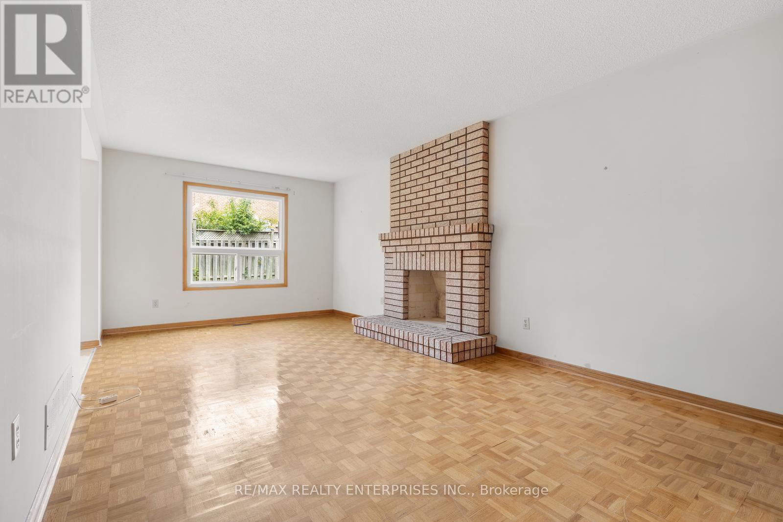 Photo 13 of 2941 Caradoc Lane, Oakville ON