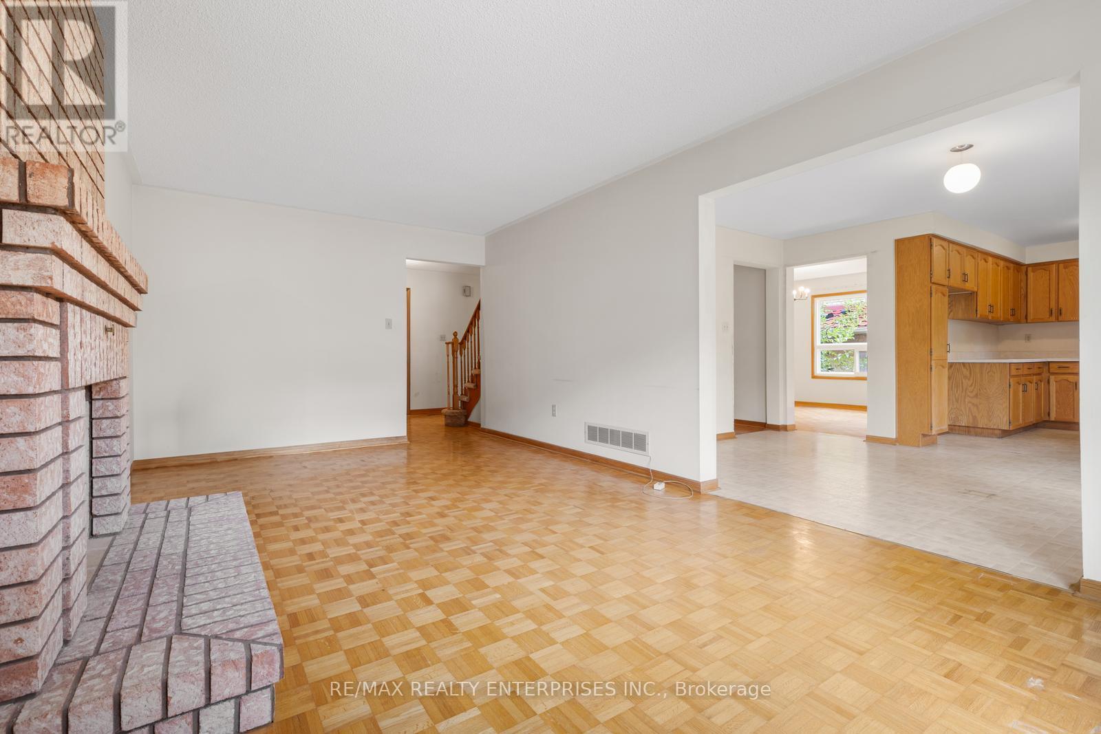 Photo 14 of 2941 Caradoc Lane, Oakville ON
