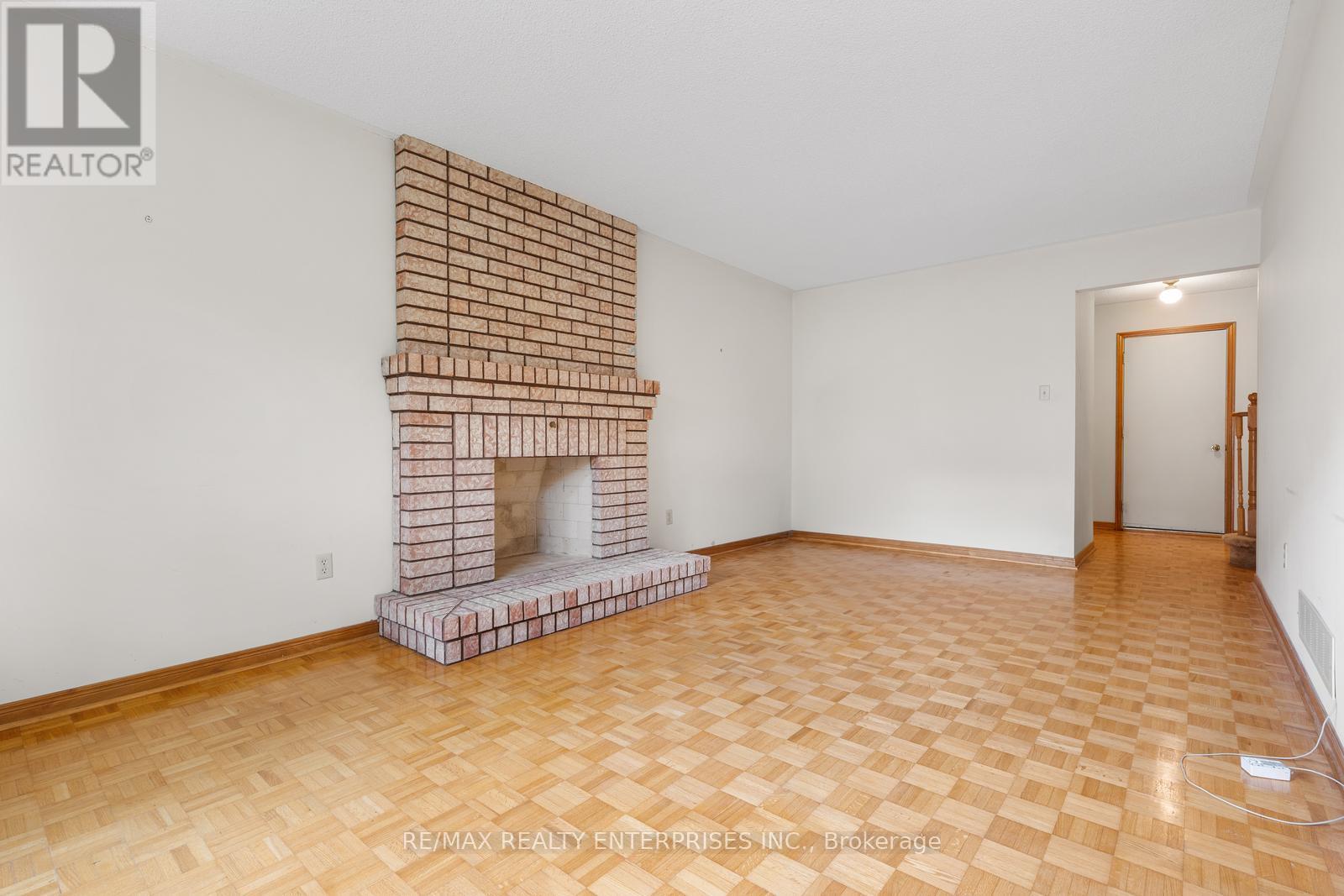 Photo 15 of 2941 Caradoc Lane, Oakville ON