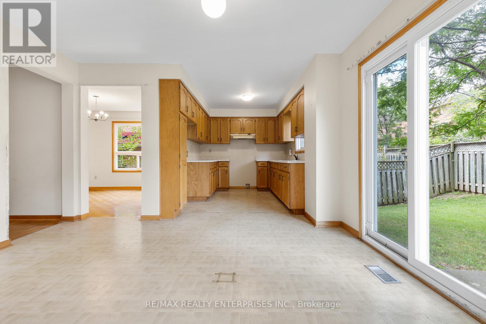 Photo 16 of 2941 Caradoc Lane, Oakville ON