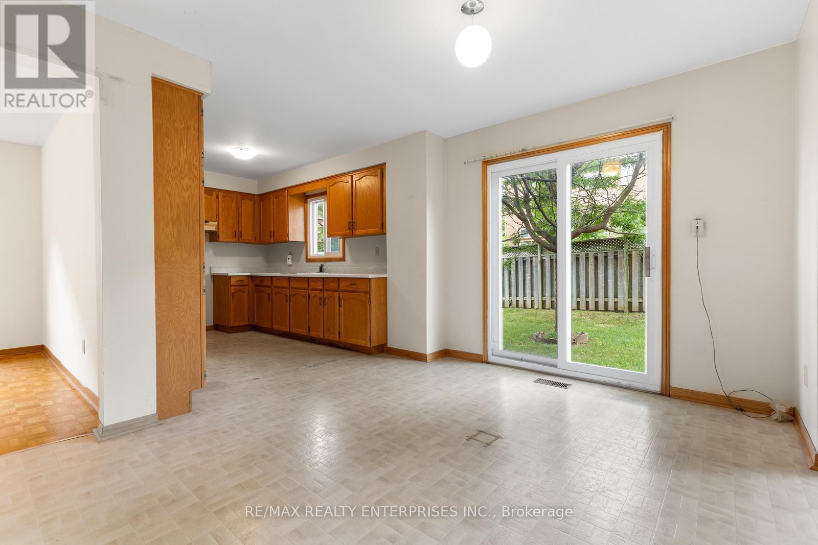 Photo 18 of 2941 Caradoc Lane, Oakville ON