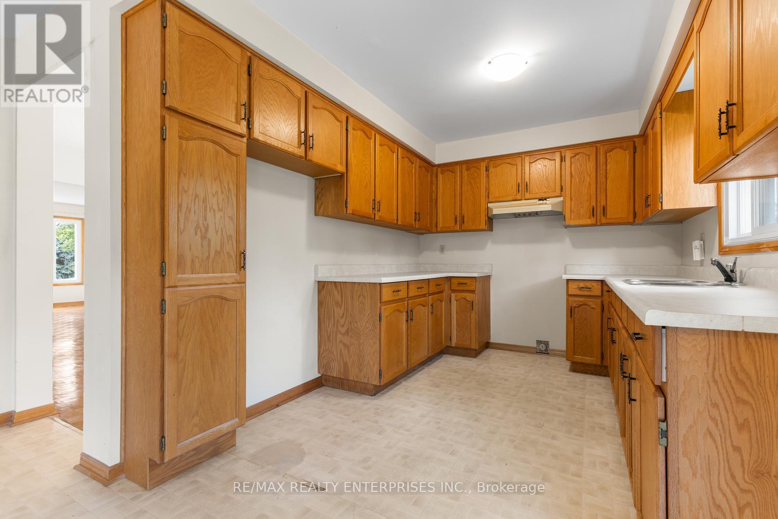 Photo 19 of 2941 Caradoc Lane, Oakville ON