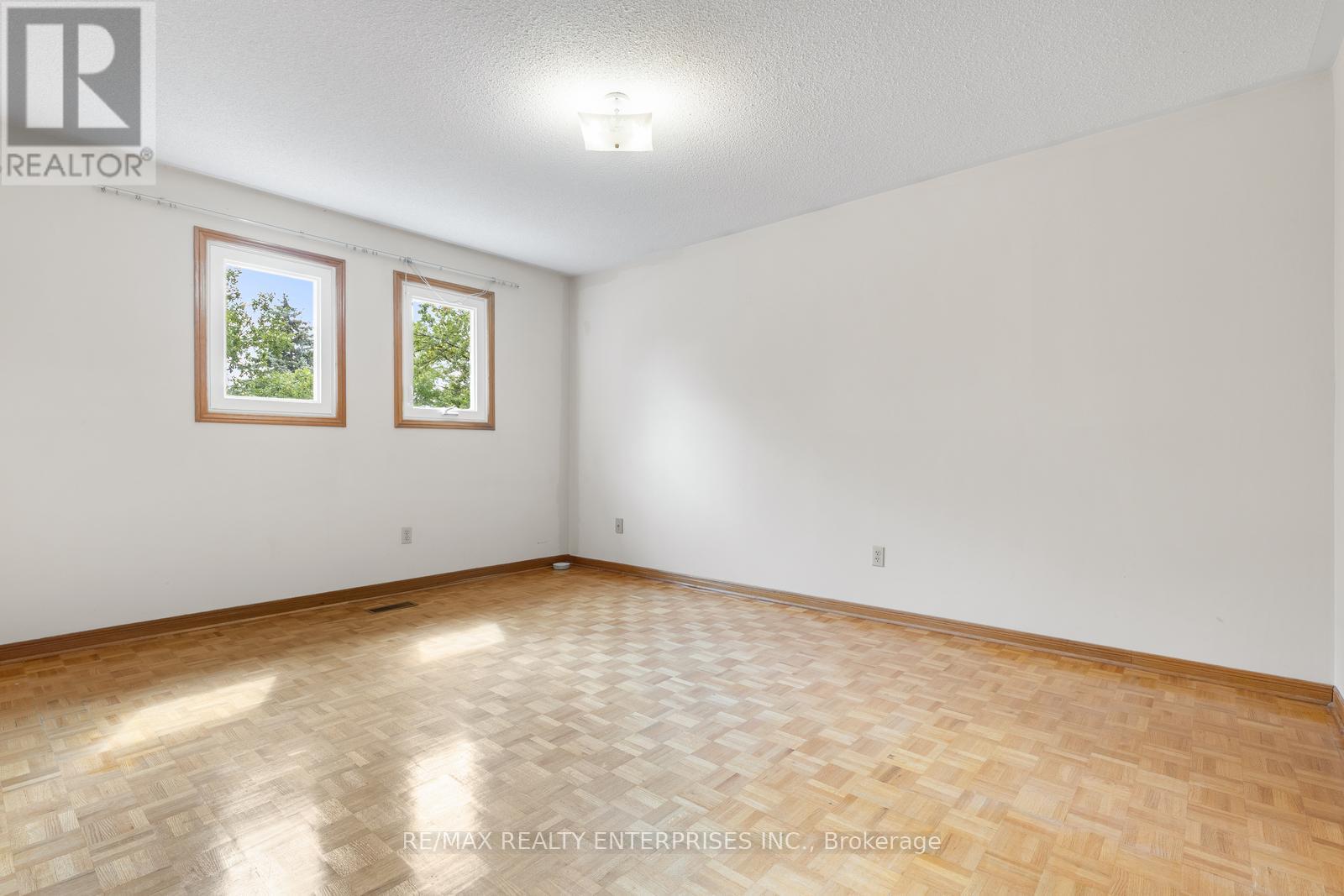 Photo 25 of 2941 Caradoc Lane, Oakville ON