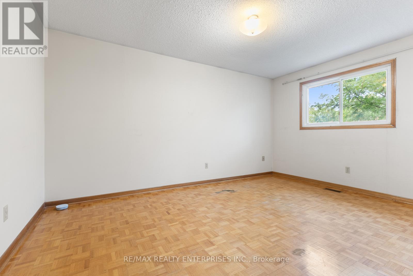 Photo 28 of 2941 Caradoc Lane, Oakville ON
