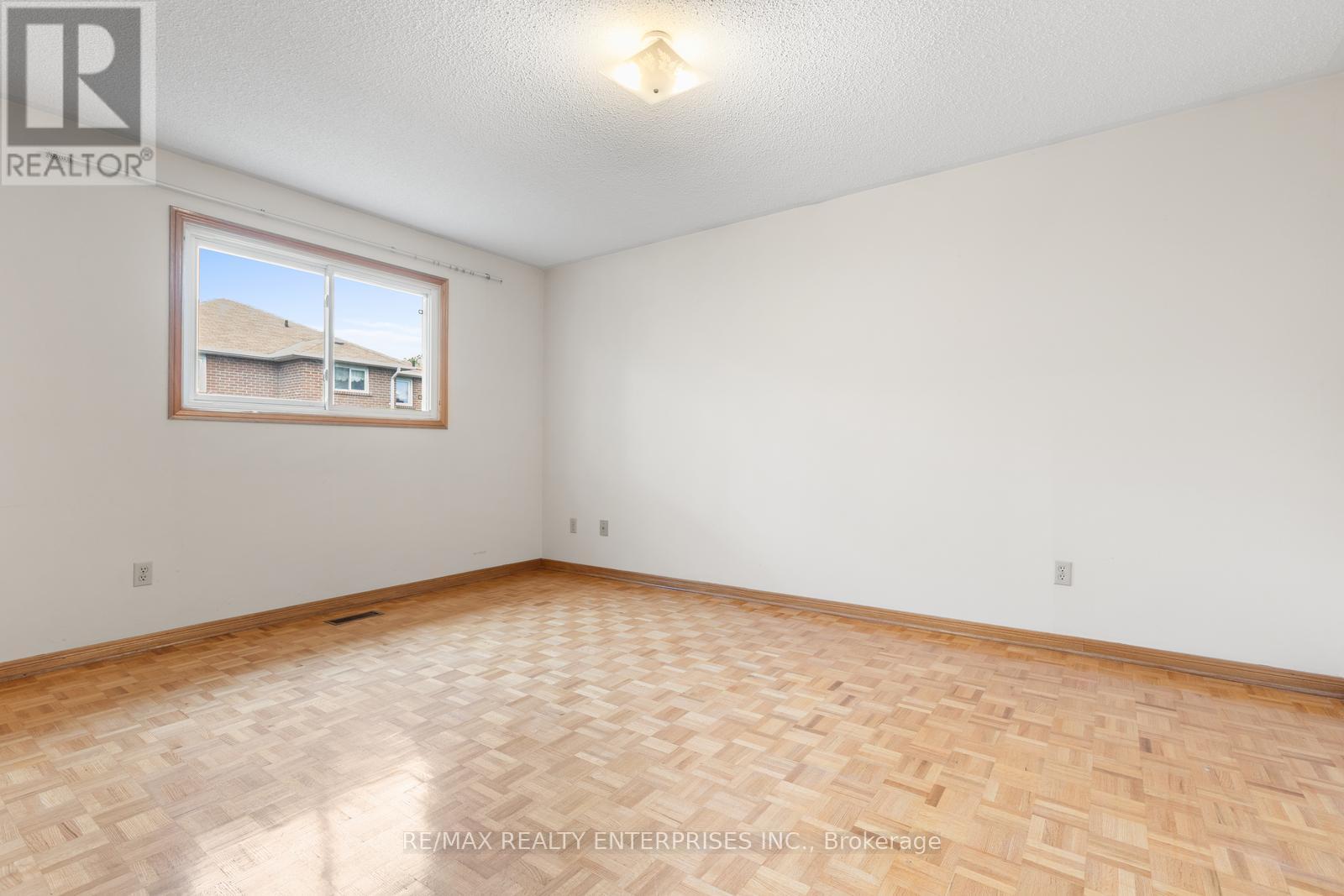 Photo 29 of 2941 Caradoc Lane, Oakville ON