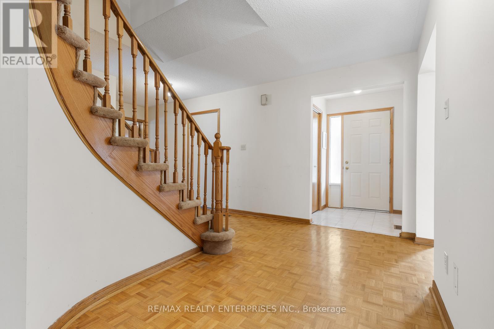 Photo 6 of 2941 Caradoc Lane, Oakville ON