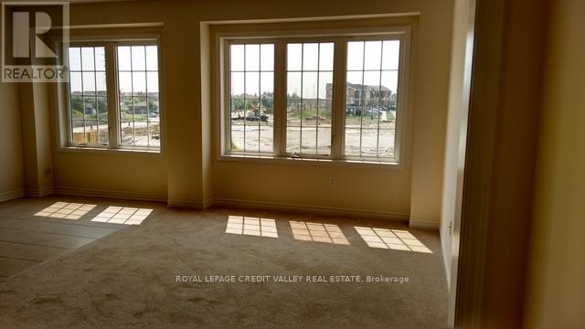 Photo 2 of 48 Bannister Court, Brampton ON