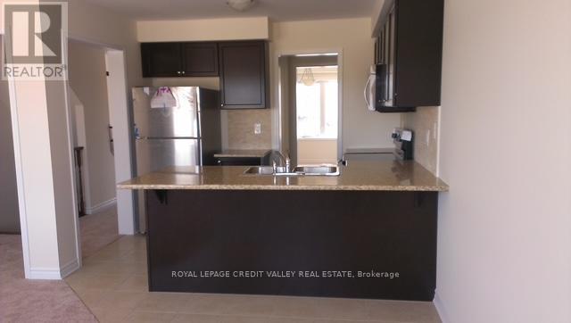 Photo 3 of 48 Bannister Court, Brampton ON