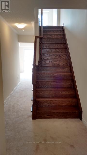 Photo 4 of 48 Bannister Court, Brampton ON