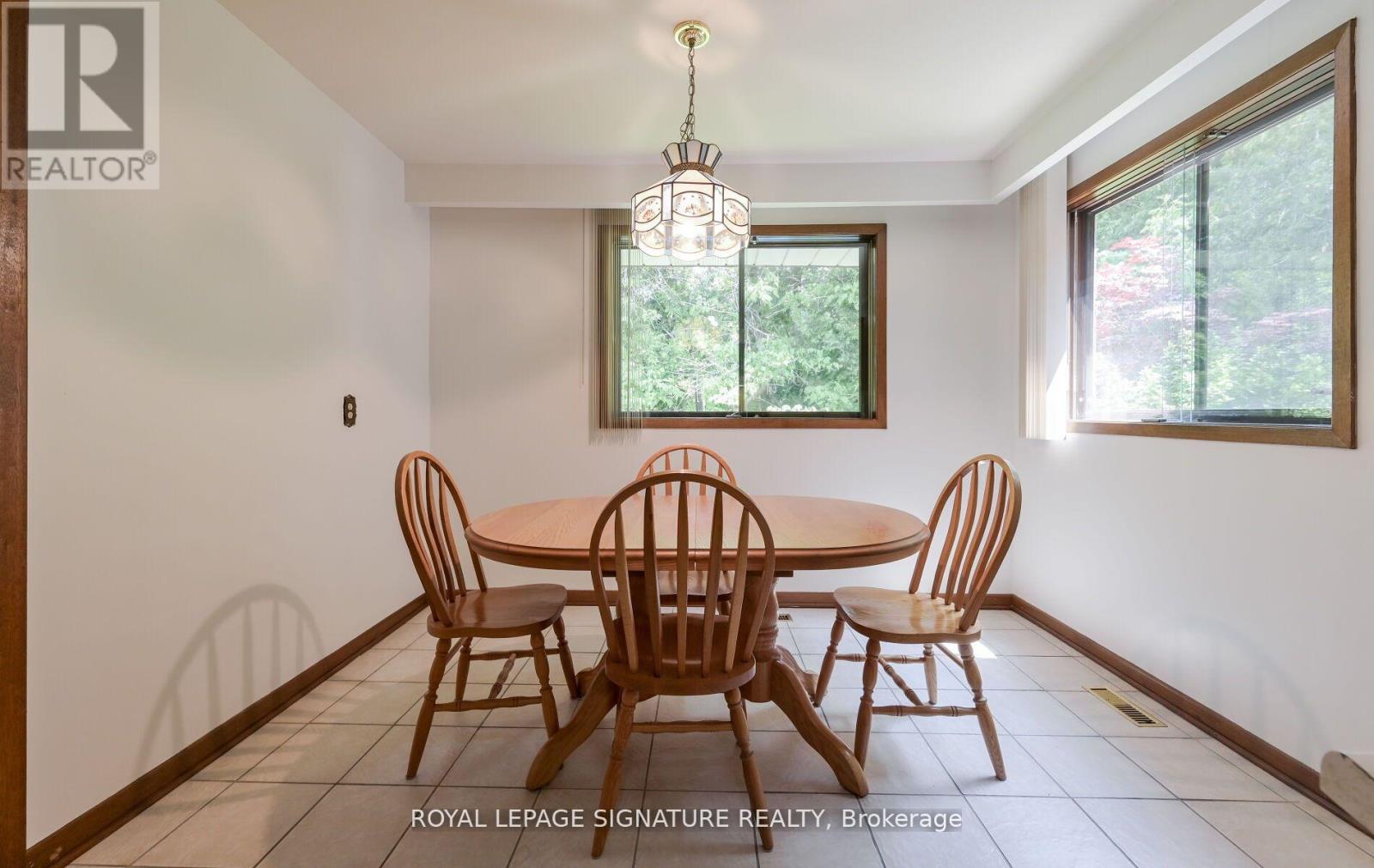 Photo 11 of 172 Glenview Drive, Mississauga ON