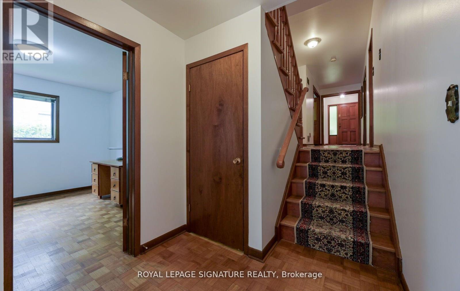 Photo 12 of 172 Glenview Drive, Mississauga ON