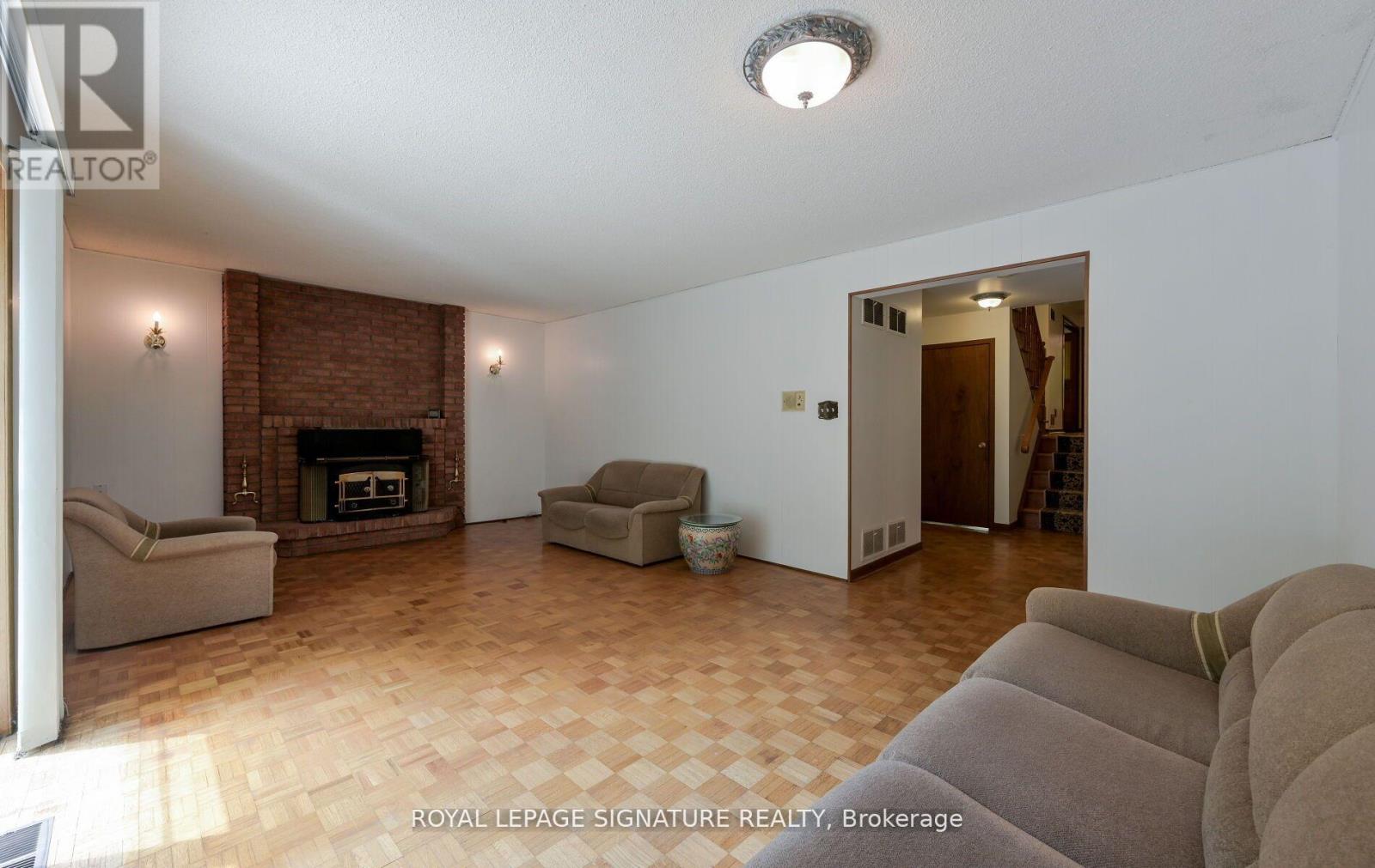 Photo 13 of 172 Glenview Drive, Mississauga ON