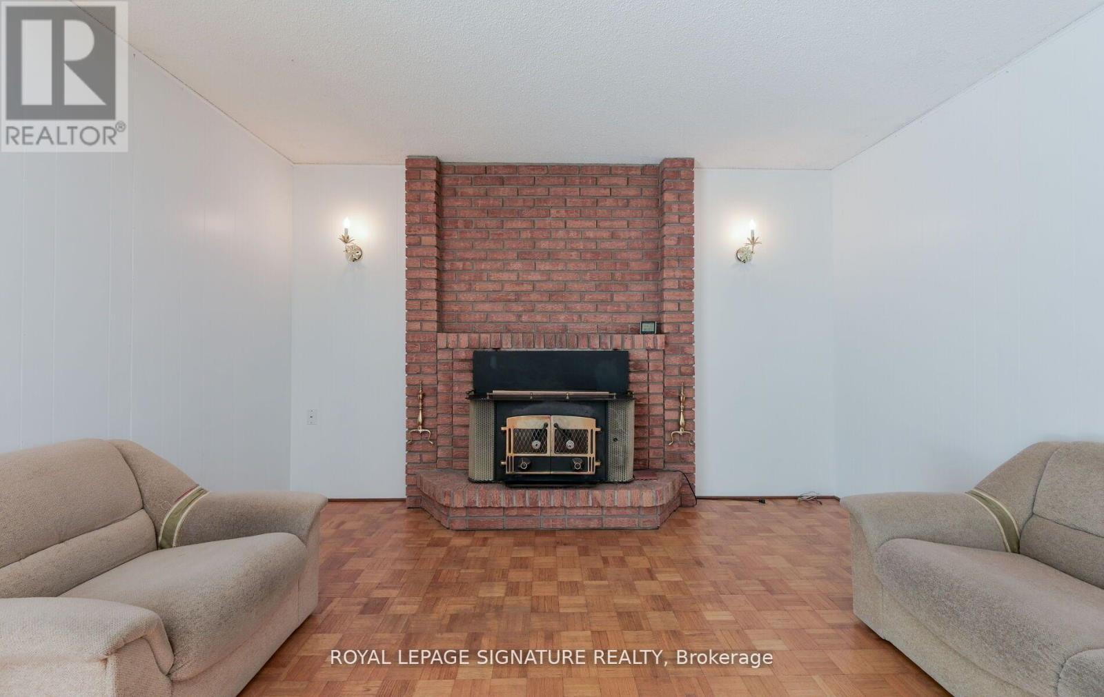 Photo 15 of 172 Glenview Drive, Mississauga ON