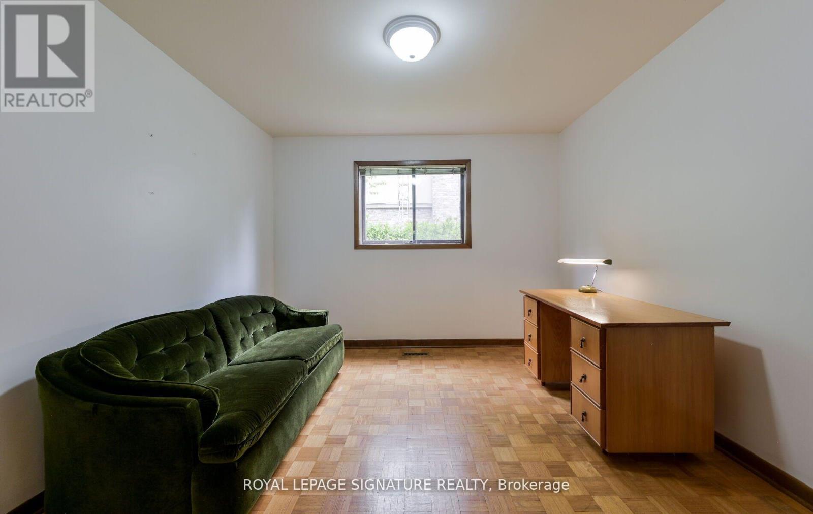 Photo 18 of 172 Glenview Drive, Mississauga ON