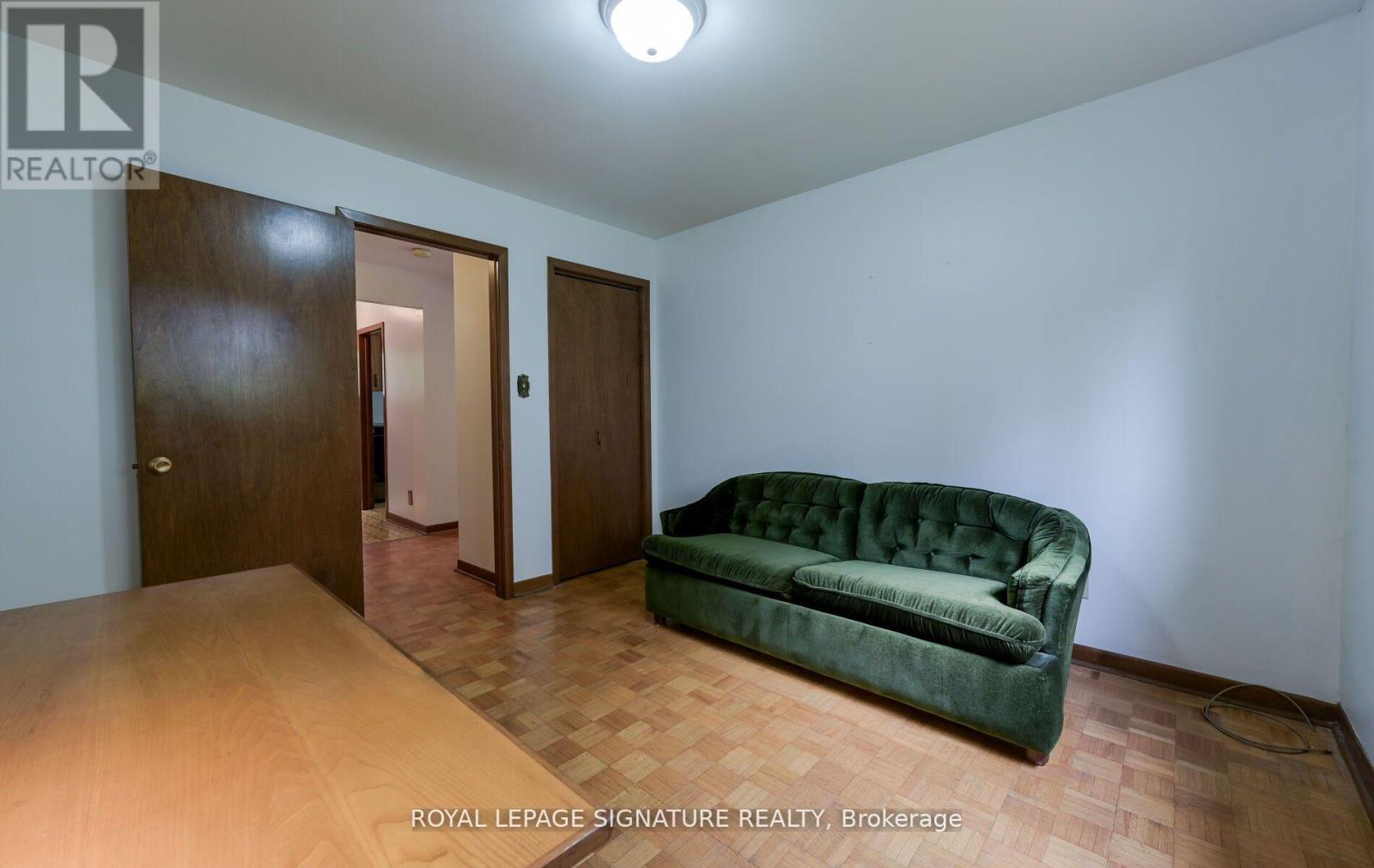 Photo 19 of 172 Glenview Drive, Mississauga ON